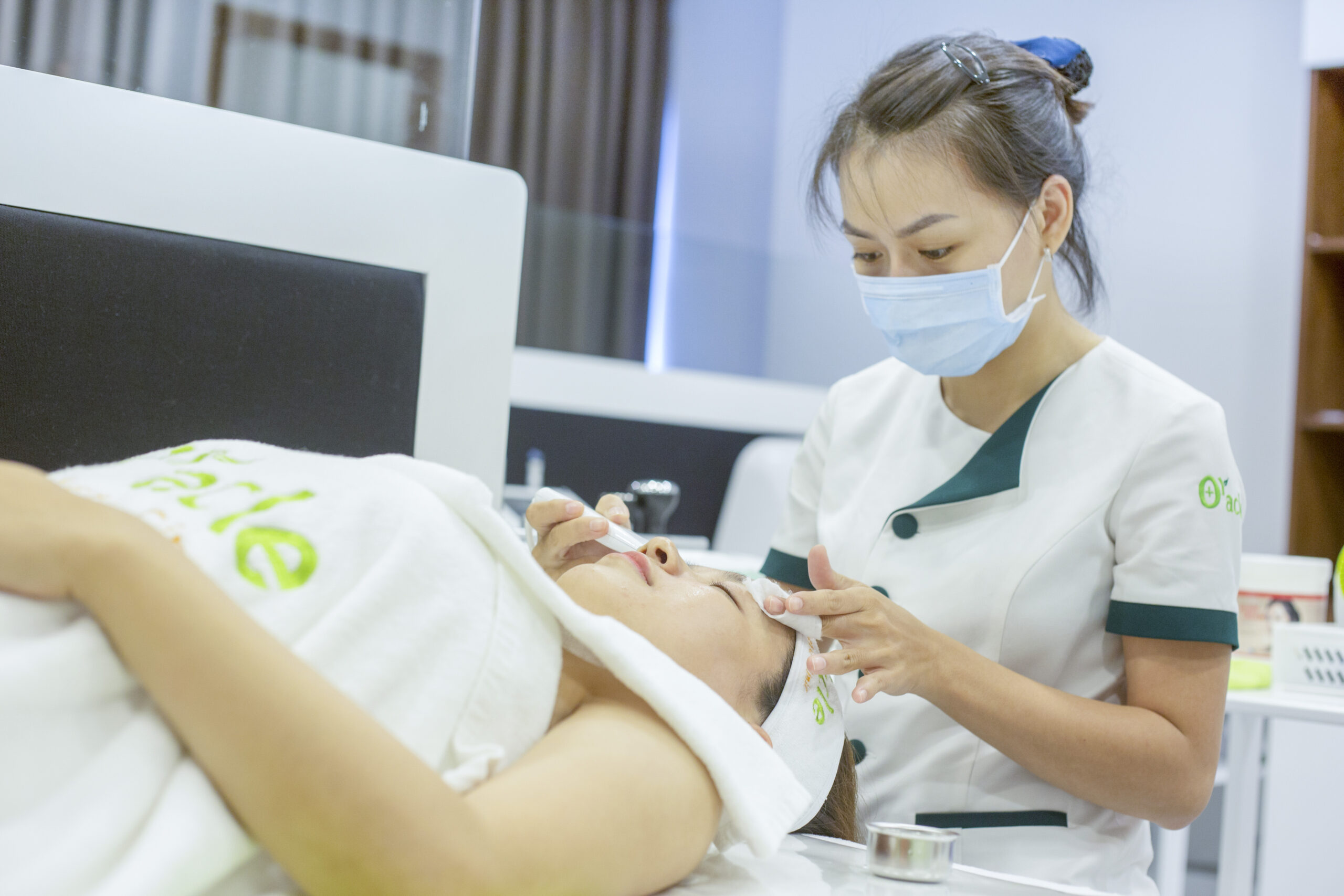 Se khít lỗ chân lông và trị sẹo bằng Peeling Tca Oracle