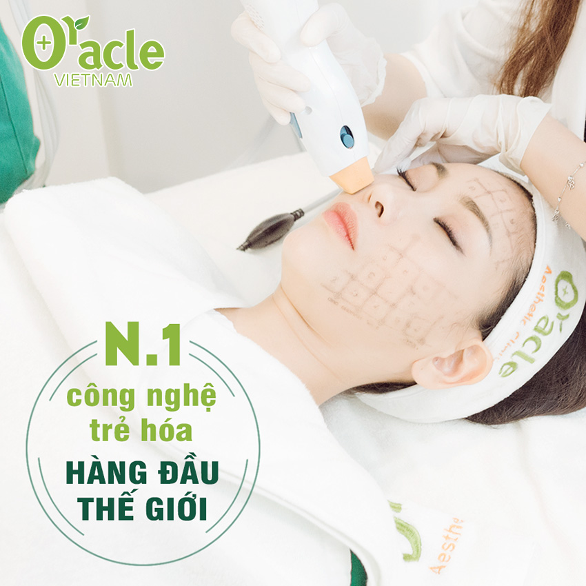 Ngày nay, kinh tế càng phát triển thì nhu cầu tận hưởng cuộc sống của mọi người càng ngày càng tăng, trong đó phải kể đến nhu cầu làm đẹp của nhiều chị em. Nhiều chị em đã lựa chọn các giải pháp làm đẹp để kéo dài tuổi xuân, sự trẻ đẹp, đó là một trong những bí quyết giúp chị em hạnh phúc hơn, được chồng yêu thương hơn. Một trong những công nghệ nổi tiếng khắp thế giới đã được hàng ngàn khách hàng lựa chọn kéo dài tuổi xuân là UL-Thermage đã có mặt tại Viện thẩm mỹ Oracle Việt Nam. Nhiều khách hàng thắc mắc không rằng “Trẻ hóa bằng Ul-thermage có tốt không?”, để trả lời cho câu hỏi này chúng ta cùng tìm hiểu phương pháp trẻ hóa da mặt này nhé.  Sức hút của phương pháp trẻ hoa da mặt Ul-thermage Ul-thermage được đánh giá là tiêu chuẩn vàng trong điều trị lão hóa, kéo dài tuổi xuân. Sử dụng kết hợp 2 bước sóng Ultherapy và Thermage độc quyền từ Oracle Hàn Quốc, được FDA Hoa Kỳ chứng nhận hiệu quả trẻ hóa, căng da, nâng cơ, tạo mặt Vline,… giúp khách hàng lấy lại hơn 10 năm tuổi xuân mà không cần động đến dao kéo, đặc biệt không tốn thời gian nghĩ dưỡng. Đối với những làn da chùng nhão, nhiều nếp nhăn, mất tính đàn hồi, bề mặt thô sần kém mịn màng… thì trẻ hóa da mặt với Ul-thermage là lựa chọn hàng đầu và giải pháp tối ưu nhất để xóa bỏ lão hóa. Ul-thermage là giải pháp duy nhất  được nghiên cứu bởi các chuyên gia đầu ngành thẩm mỹ và được FDA chứng nhận an toàn tuyệt đối. Đây là công nghệ trẻ hóa được nhiều ngôi sao nổi tiếng và hàng triệu khách hàng trên thế giới lựa chọn duy trì nhan sắc tươi trẻ. Ngoài hiệu quả trẻ hóa, Ul-thermage còn mang những ưu điểm vượt trội:  -	Không cần phẫu thuật hay lo lắng về sẹo mổ -	Không cần nghỉ dưỡng, kiêng cữ ăn uống -	Làm một lần, hiệu quả duy trì lâu dài  Để trả lời cho câu hỏi “Trẻ hóa bằng Ul-thermage có tốt không” còn có cả yếu tố trung tâm bạn chọn làm đẹp có uy tín không ? Lựa chọn Viện thẩm mỹ uy tín để “chọn mặt gửi vàng” cũng là yếu tố quan trọng khi khách hàng làm đẹp. Một trung tâm làm đẹp tốt nhất sẽ đảm bảo minh bạch những yếu tố như: -	Cơ sở có được cấp phép hoạt động đúng quy định hay không? -	Máy móc công nghệ có hiện đại có được chứng nhận bởi những tổ chức uy tín không? -	Có bác sĩ trực tiếp điều trị và hiệu quả đã được khách hàng thực tế đánh giá tốt không… Đáp ứng được tất cả những tiêu chuẩn đó, Oracle Việt Nam - Viện thẩm mỹ Hàn Quốc duy nhất tại Việt Nam đã được đông đảo khách hàng tin tưởng lực chọn đến làm đẹp. Oracle Việt Nam – một trên 80 trung tâm của Oracle Medical Group tại 20 quốc gia trên toàn thế giới sau 15 năm hình thành và phát triển, mang đến cho khách hàng những giải pháp làm đẹp toàn diện. Với đội ngũ bác sĩ hàng đầu Hàn Quốc, Việt Nam sẽ trực tiếp thực hiện các phương pháp làm đẹp cho khách hàng, trong đó đặc biệt phải kể đến giải pháp trẻ hóa da Ul-thermage.  Đến đây có lẽ khách hàng đã phần nào hiểu được Trẻ hóa Ul-thermage có tốt không ? Mọi thắc mắc cần giải đáp, quý khách vui lòng liên hệ Hotline 1900 56 56 27 - 0898 77 44 77 để chuyên viên tư vấn chi tiết cho bạn nhé