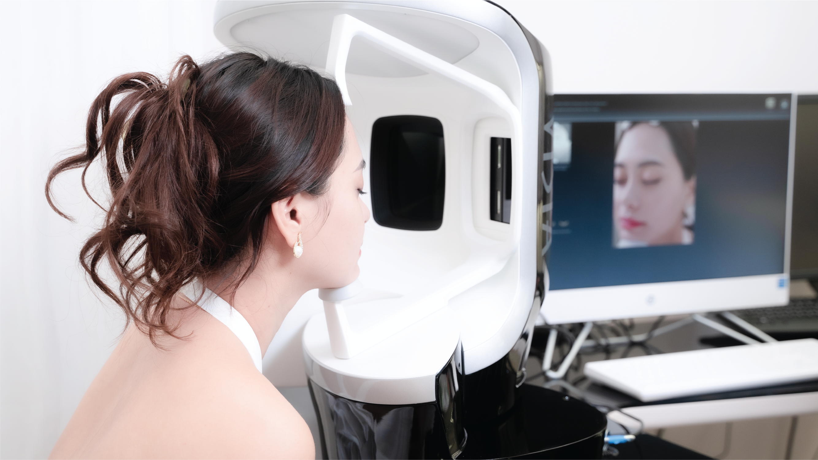 Thăm khám và nhận tư vấn từ bác sĩ chuyên gia